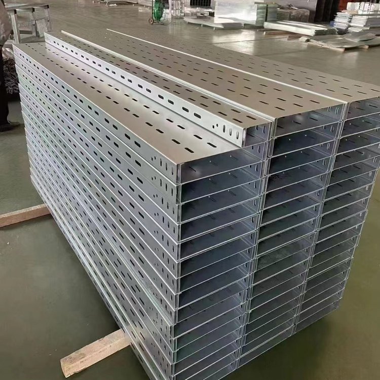 防水橋架安裝技術(shù)升級(jí)：多層復(fù)合防護(hù)體系筑牢電氣系統(tǒng)“安全堤壩”
